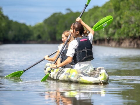 皮划艇8小時【西表島 巴拉斯島浮潛＆紅樹林SUP或皮划艇一日體驗（沖繩）】