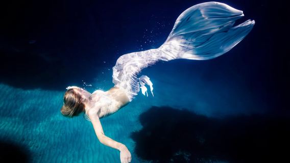 Exklusives Unterwasser-Fotoshooting im Meer bei Palma – in einer türkisblauen Bucht