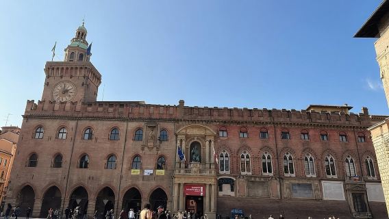 Bolonia: Recorrido a pie por los lugares históricos más destacados con guía local