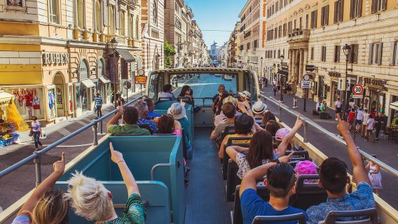 Roma: autobús turístico con paradas libres y traslado opcional al puerto de cruceros