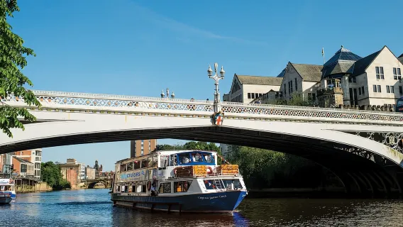 York: crociera turistica diurna in barca con commento dal vivo