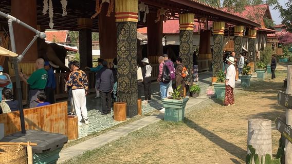 ルアン・パバーン:クアンシーの滝、リバートレッキングハイキング