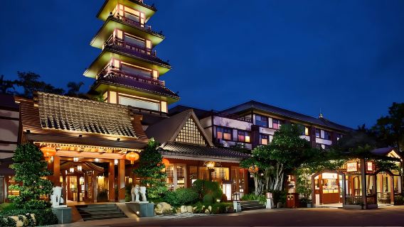 Pacchetto a Zhuhai con biglietto d'ingresso e soggiorno presso Imperial Hot Spring Resort/Yunlai Inn/Changsheng Zhuangjia, opzioni per doppia/tripla/multipla con buffet al tempio