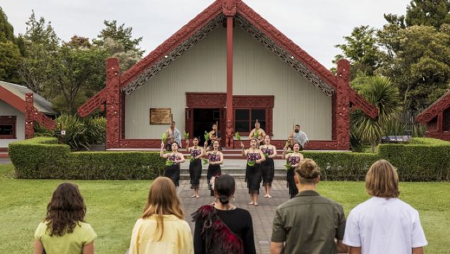 New Zealand · Lawatan Sehari Hamilton Wai-O-Tapu + Te Puia + Hutan Redwood + Skyline Kereta Kabel