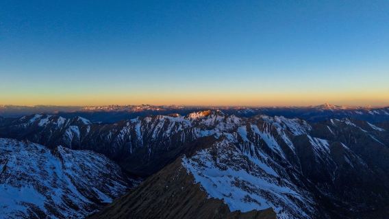 Chengdu Longse Peak · campeggio con pernottamento[Picchi del Drago Colorato + Vista Panoramica dalla Cima + Paesaggi Montani Maestosi + Esperienza Immersiva di 2 Giorni + Andata e Ritorno da Chengdu]