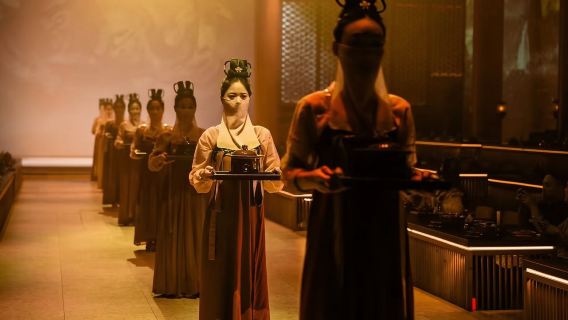 Luoyang Empress Wu Feast Experience (Old City Cross Street Branch) (Imperial Indulgence + Elegant Dance in Magnificent Attire + Royal Delicacies + Tang Dynasty Charm + Zhou Dynasty Splendor)