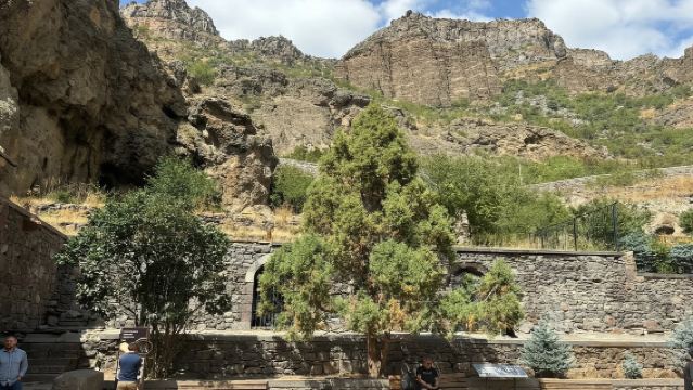 Penterjemah profesional Yerevan, Armenia | Pemandu pelancong tempatan | Teman perniagaan | Penterjemah pameran | Lawatan bebas | Perancangan perjalanan tersuai