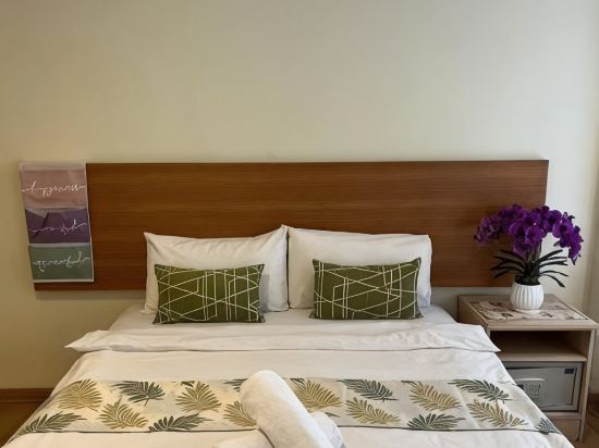 SCC Hotel Room Type - Deluxe Queen
