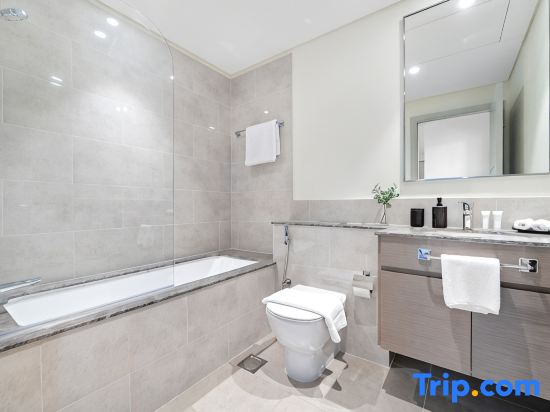 Modern 1BR Near Dubai Mall & Dubai Fountain