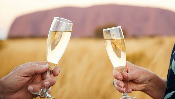 Hoàng hôn Uluru (Ayers Rock) + Bữa tối nướng Outback & Trò chuyện về các vì sao