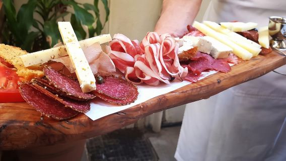 Die beste kulinarische Tour durch Athen: Probieren Sie über 18 typisch griechische Gerichte!