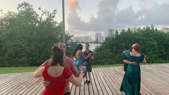 Experiencia de clase de salsa al aire libre en San Juan