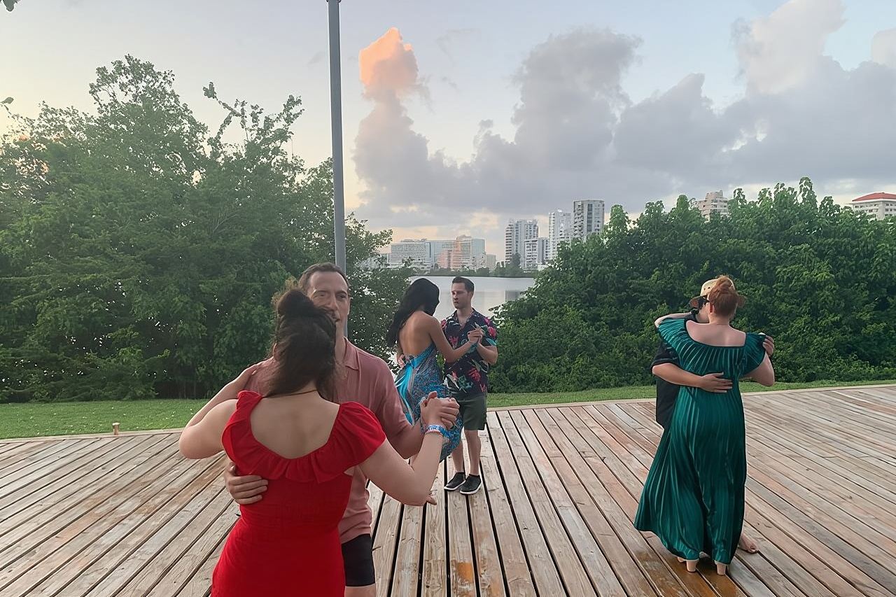 Outdoor Salsa Class Experience in San Juan