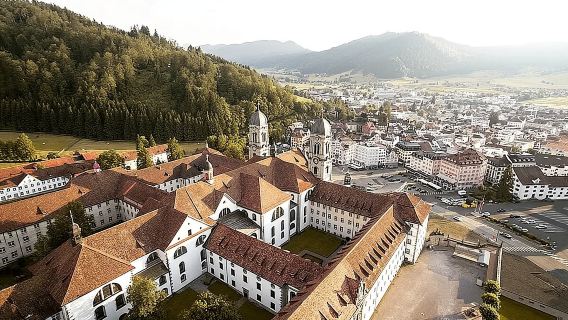 Tagesausflug in die Schweiz: Rapperswil, Einsiedeln und Lindt House of Chocolate|Tickets inklusive