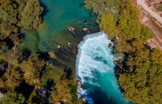 從阿拉尼亞出發，馬納夫加特河遊船、市集和瀑布之旅（含燒烤午餐）