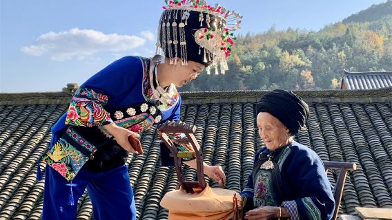 竹山苗寨+無愁河度假區(長潭崗)+《鳳凰樣子》晚會一日遊【精緻小團】