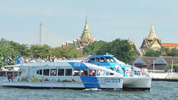 Bateau touristique à arrêts multiples sur la rivière Chao Phraya