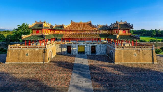 Hue Imperial City Walking Tour: Citadel & Forbidden City