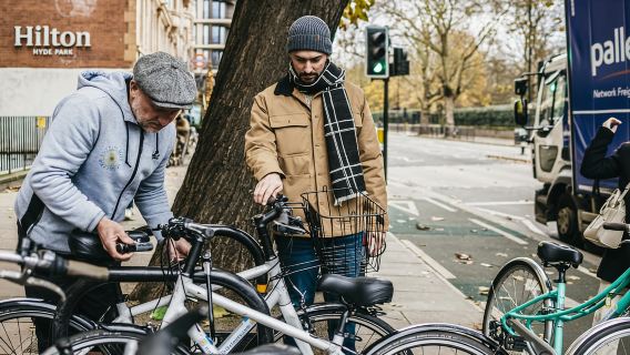 London: Geführte Fahrradtour durch Parks und Paläste am Morgen