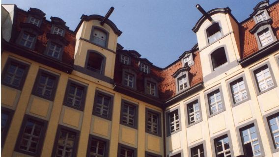 Stadtrundgang zu Fuß, mit S-Bahn und Straßenbahn