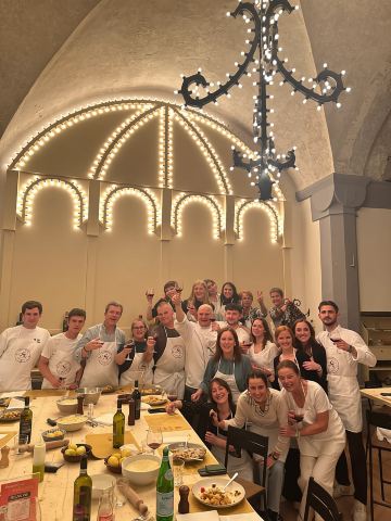 Florence: Pasta Cooking Class with Unlimited Wine