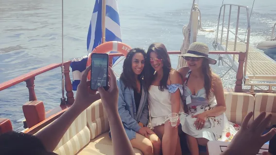 Mykonos: Kapal Pesiar ke Pulau Delos dan Rhenia dengan Makanan BBQ