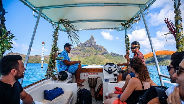 Bora Bora Combo Tour: Lagoon Cruise and 4WD Tour Including Snorkeling