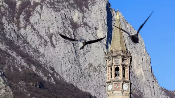 萊科包車專屬路線：湖濱漫步+登鐘樓+訪佩村+過老橋+上皮亞尼