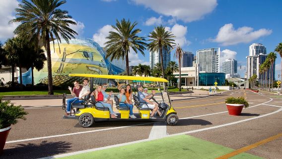 ทัวร์ชมเมืองเซนต์ปีทพร้อมไกด์ในรถกอล์ฟ Deluxe Street Legal