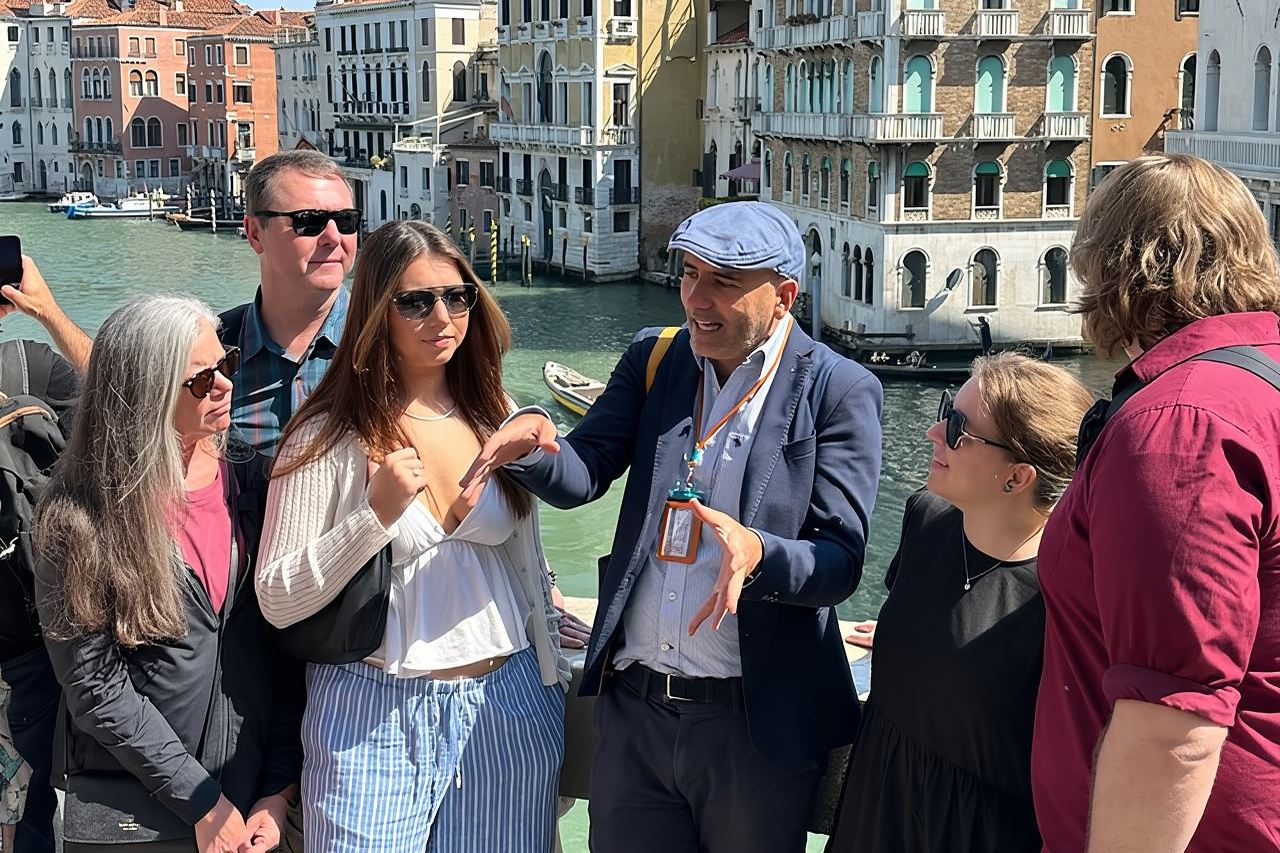 Venice Small Group Walking Tour of Most-Famous Sites &Attractions