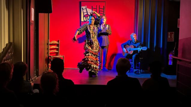 Sevilla: Flamenco Show at Tablao Álvarez Quintero