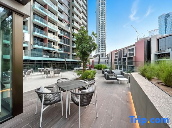 Modern 1BR Apartment with Burj Khalifa View