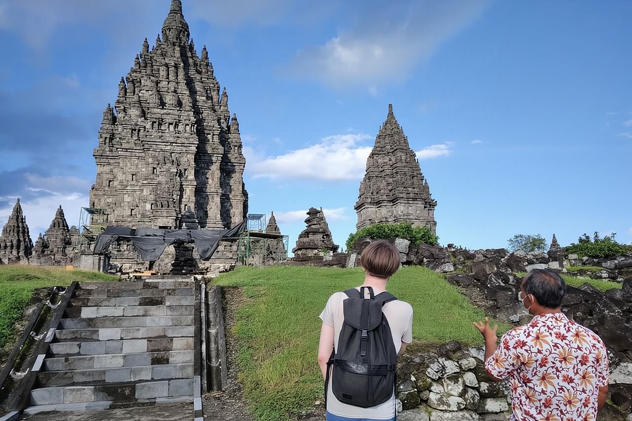 Yogyakarta: Borobudur Top Access & Prambanan Temple Private Tour