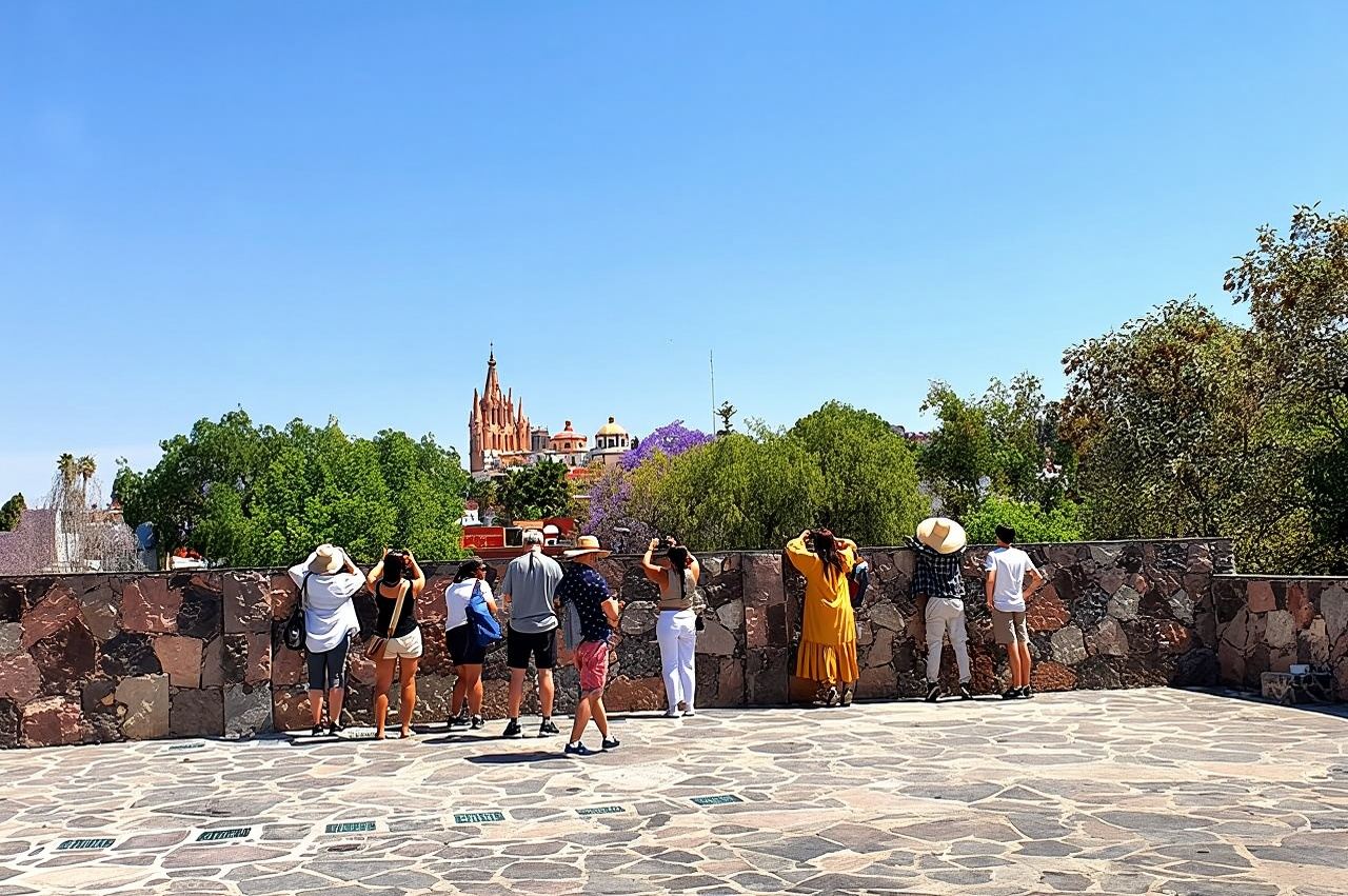 Recorrido Histórico a Pie: Descubre y Explora San Miguel (ES/EN)