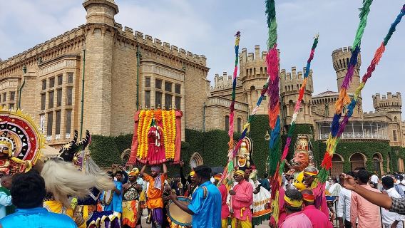 Experience Bangalore - City Tour, Authentic Food & market (Food/Culture/History)