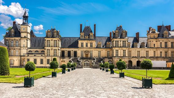 Private day trip to Vaux-le-Vicomte and Fontainebleau from Paris