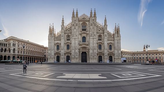 Self guided tour with interactive city game of Milan