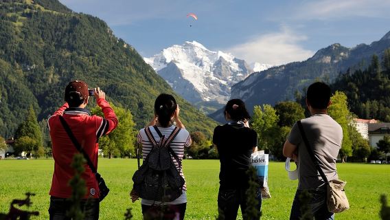 Zurich: Interlaken, Grindelwald & Lauterbrunnen Guided Day Trip