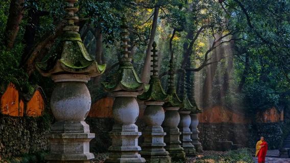 Private premium group tour with admission ticket: 1-day tour to Tiantai Mountain Waterfall Scenic Area + Guoqing Temple