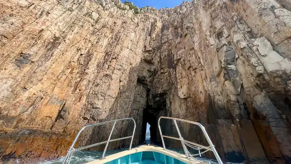 Boat Tour Through Four Sea Arches in Sai Kung, Hong Kong Geopark