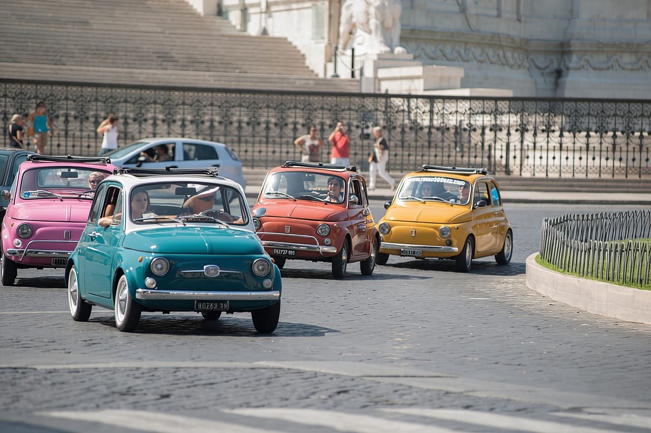 EXP Rome : 3h Driving Tour with Vintage Fiat 500 Classic Car