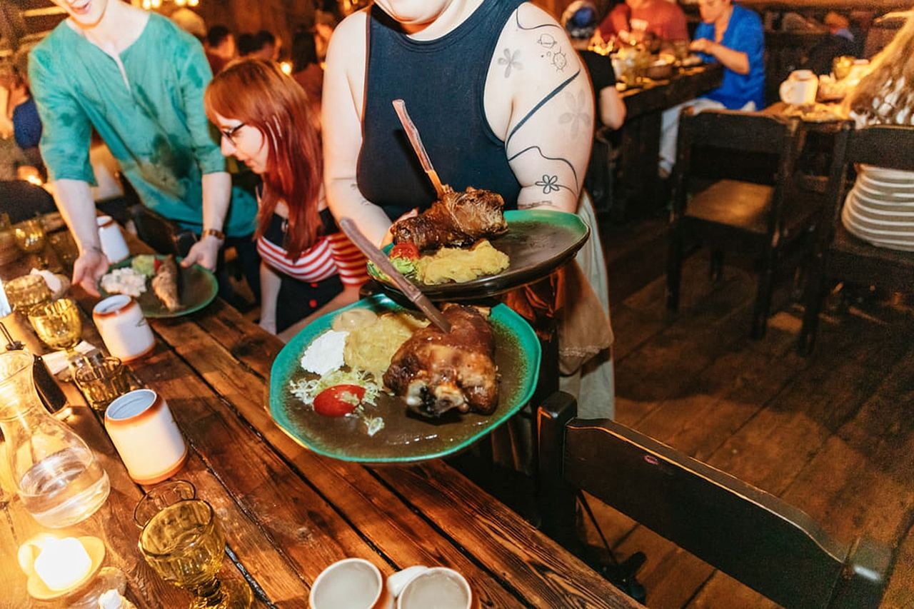 Prague: Medieval Dinner with Unlimited Drinks