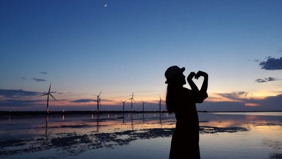 Tour di un giorno a Taichung con noleggio con conducente esclusivo: Opera House di Taichung, Villaggio Arcobaleno e Zone Umide di Gaomei (itinerario flessibile)