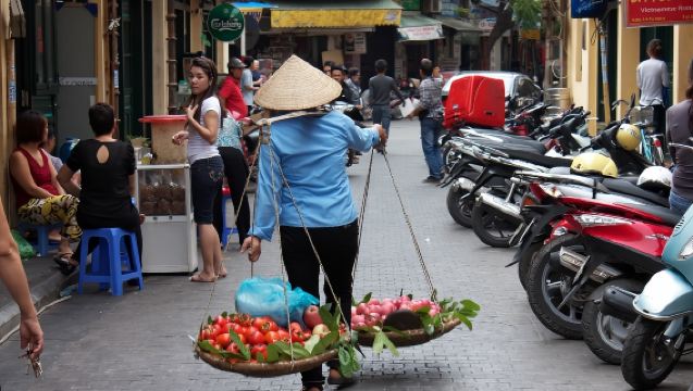 BE A VIETNAMESE STREET VENDOR