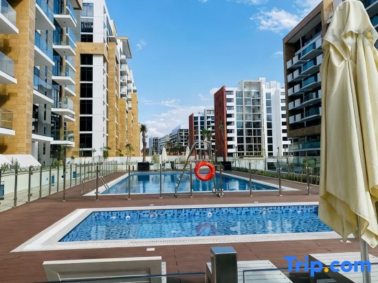 Netflix and Wi-Fi Studio Pool, Gym & City Views