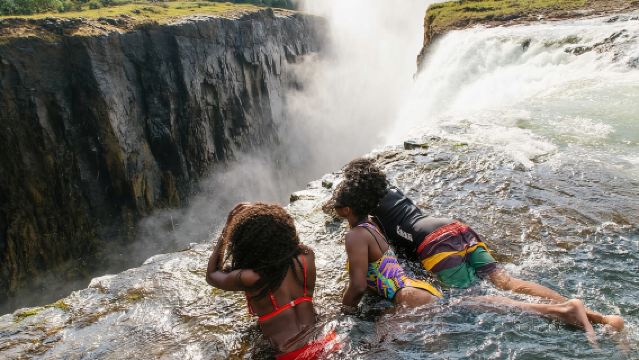Полудневный тур в Купель дьявола в Ливингстоне, Замбия: смелое путешествие на Остров дьявола с пешим походом и плаванием