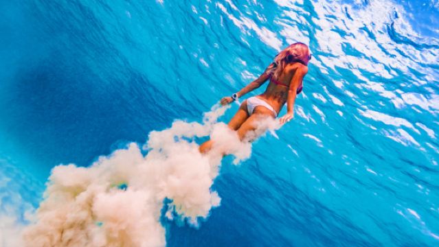 Lawatan sehari ke Pulau Mengalum di Kota Kinabalu, Sabah termasuk aktiviti snorkeling, menyelam, memancing, dan lawatan hutan bakau untuk melihat kunang-kunang.