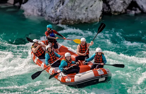 斯洛文尼亞博維茨索查河激流泛舟