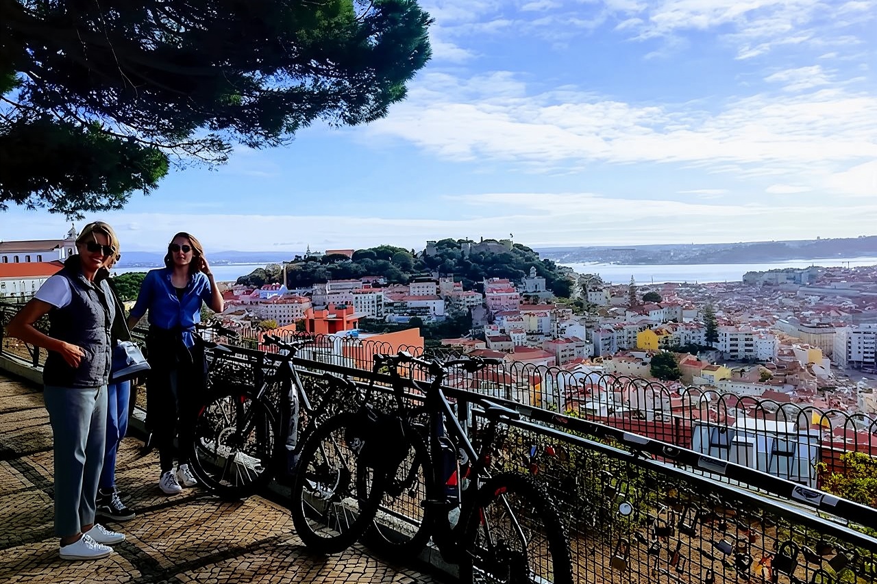 7 Hills and 14 Viewpoints - Lisbon E-Bike Tour