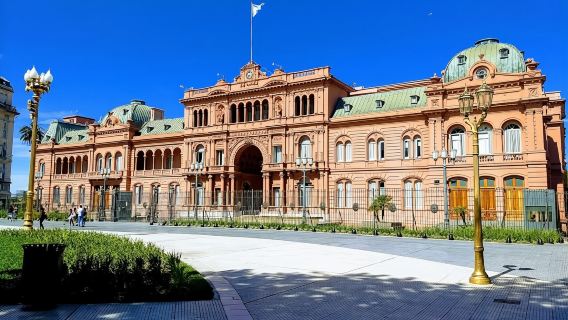 Private Tour with Audioguide through Buenos Aires by Car